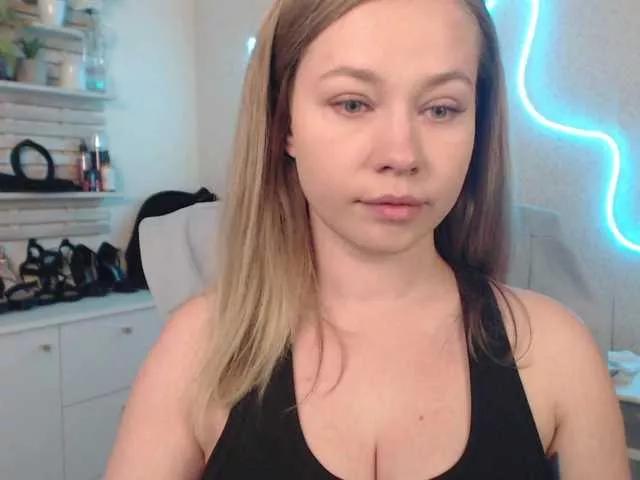 hollyBB from BongaCams