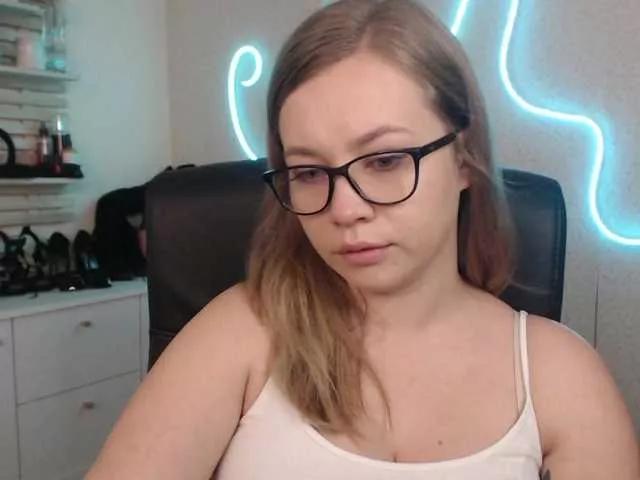 hollyBB from BongaCams