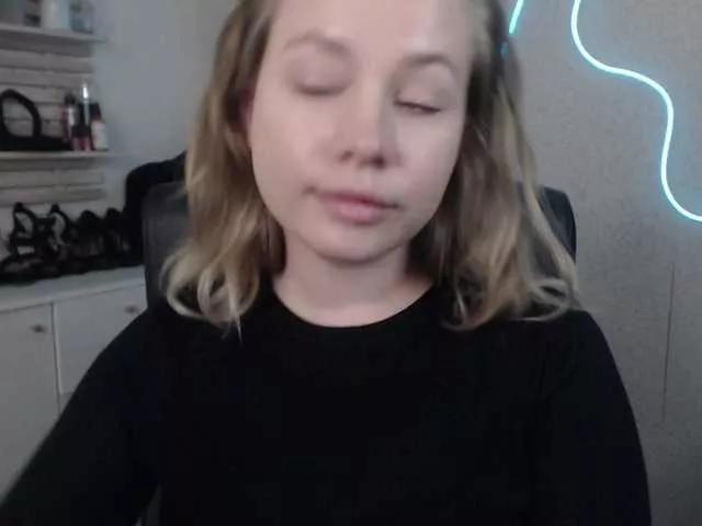hollyBB from BongaCams
