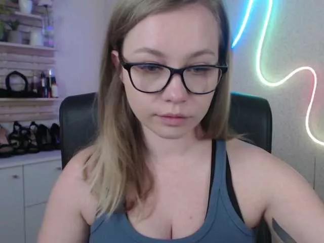 hollyBB from BongaCams