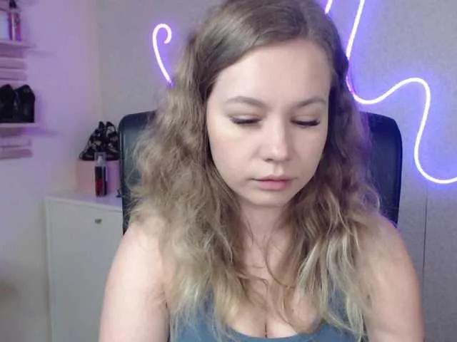 Discover our girls online shows and discover the company of countless livestreamers, with stunning shapes, sex toys and more.