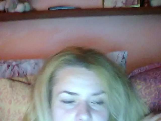 HollyLaPretty from BongaCams