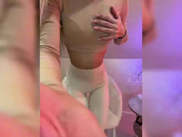 HollyPolly111 from BongaCams