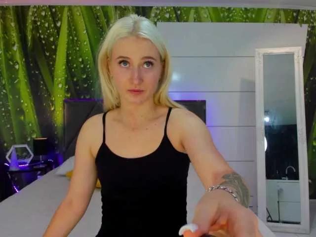 HollyTaillor from BongaCams