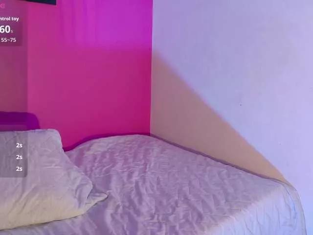 Discover our girls online shows and discover the company of countless livestreamers, with stunning shapes, sex toys and more.