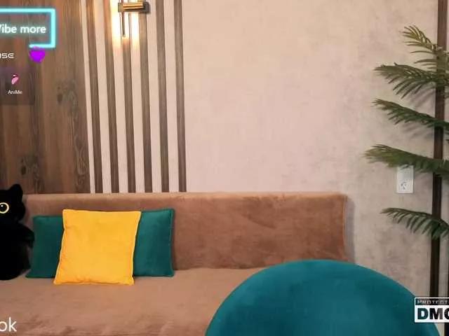 Hollywww from BongaCams