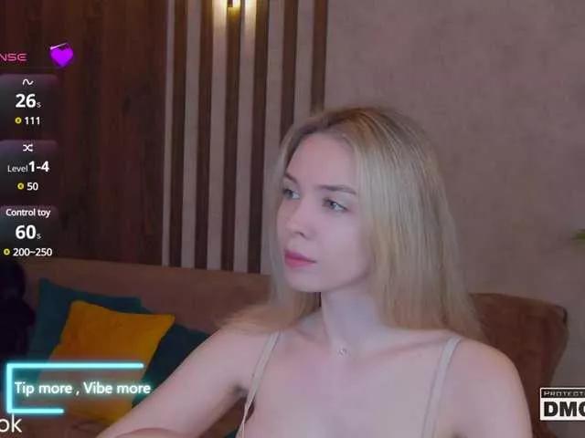 Discover our girls online shows and discover the company of countless livestreamers, with stunning shapes, sex toys and more.