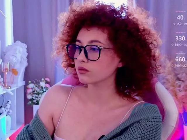 Discover our girls online shows and discover the company of countless livestreamers, with stunning shapes, sex toys and more.