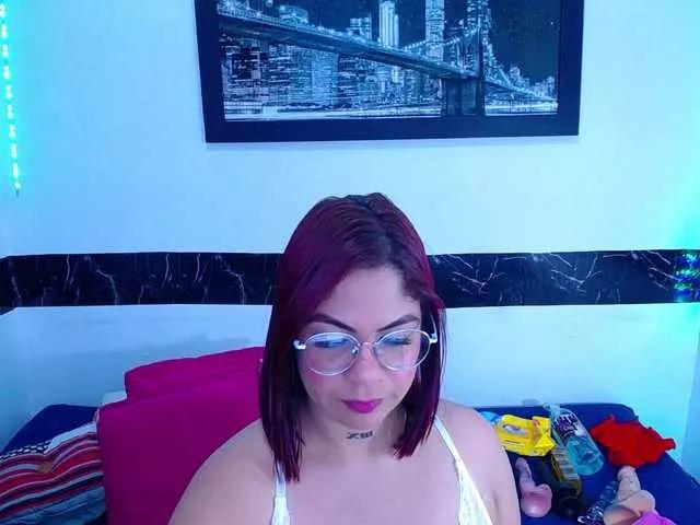 Discover our girls online shows and discover the company of countless livestreamers, with stunning shapes, sex toys and more.