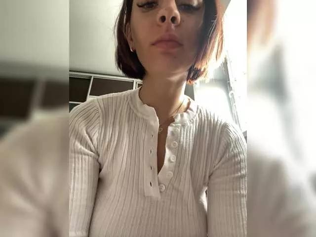 Discover our girls online shows and discover the company of countless livestreamers, with stunning shapes, sex toys and more.