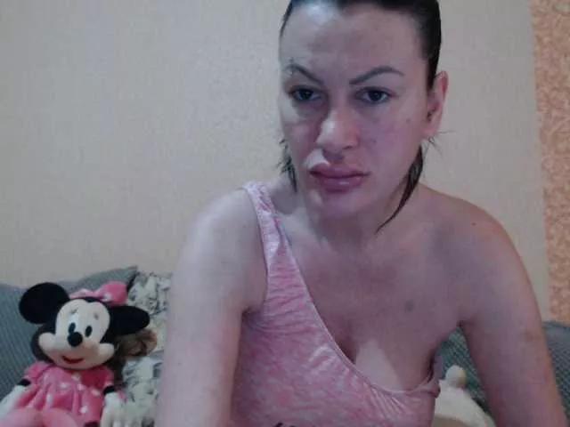 Discover our girls online shows and discover the company of countless livestreamers, with stunning shapes, sex toys and more.