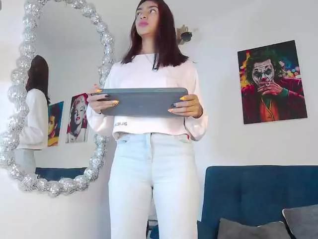 Discover our girls online shows and discover the company of countless livestreamers, with stunning shapes, sex toys and more.