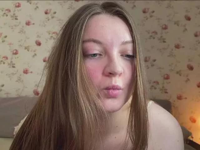 Discover our girls online shows and discover the company of countless livestreamers, with stunning shapes, sex toys and more.