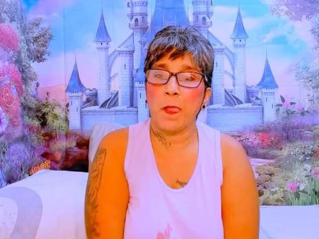 indianroxy from BongaCams