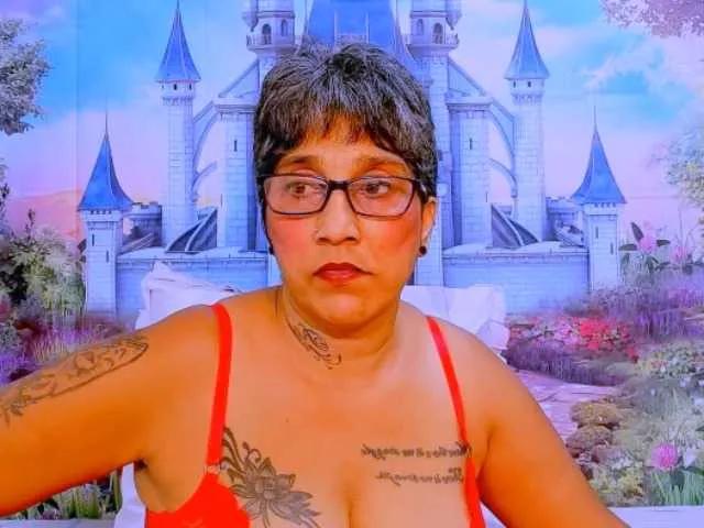 indianroxy from BongaCams