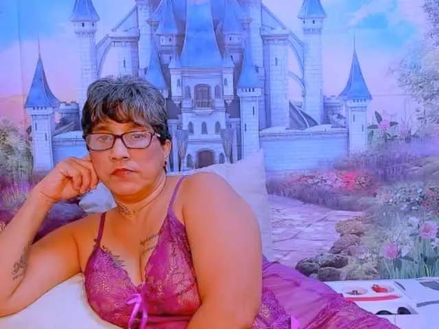 indianroxy from BongaCams