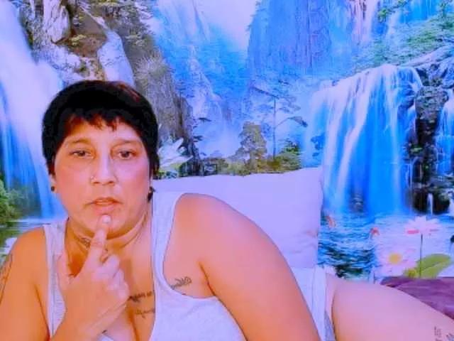 indianroxy from BongaCams