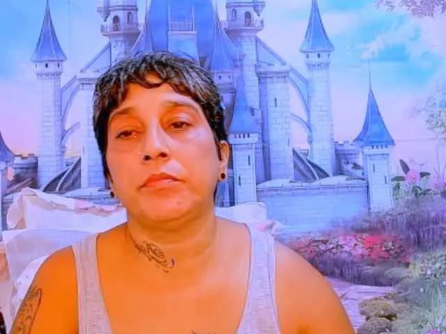 indianroxy from BongaCams
