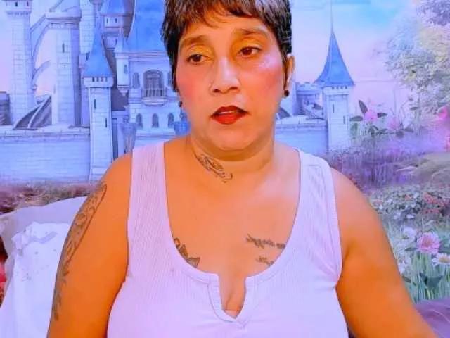 indianroxy from BongaCams