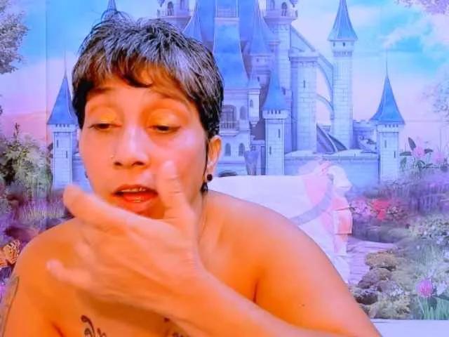 indianroxy from BongaCams
