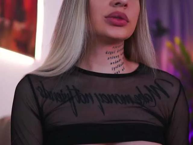 Discover our girls online shows and discover the company of countless livestreamers, with stunning shapes, sex toys and more.