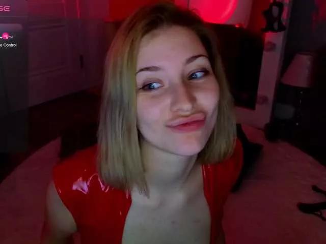 Discover our girls online shows and discover the company of countless livestreamers, with stunning shapes, sex toys and more.