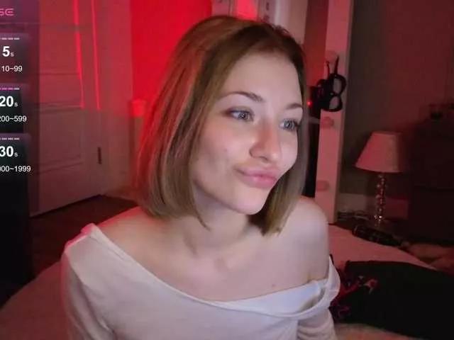 Discover our girls online shows and discover the company of countless livestreamers, with stunning shapes, sex toys and more.