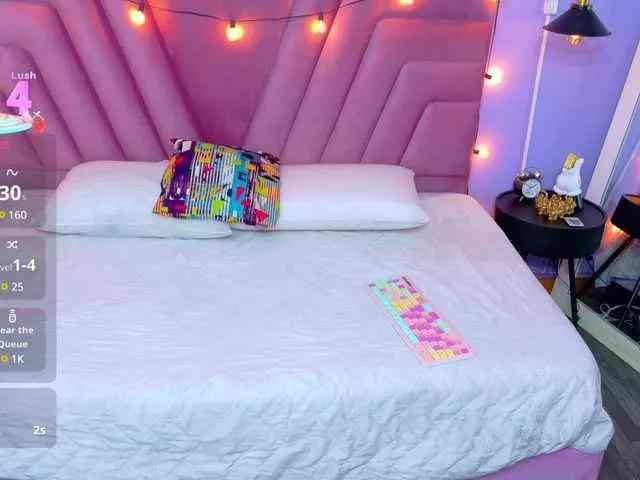 Discover our girls online shows and discover the company of countless livestreamers, with stunning shapes, sex toys and more.