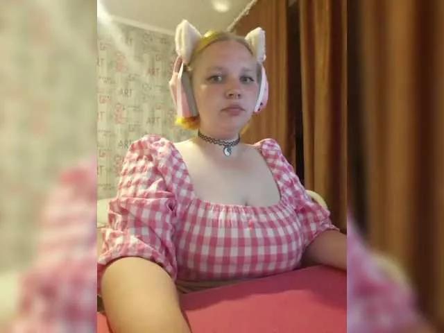 Discover our girls online shows and discover the company of countless livestreamers, with stunning shapes, sex toys and more.