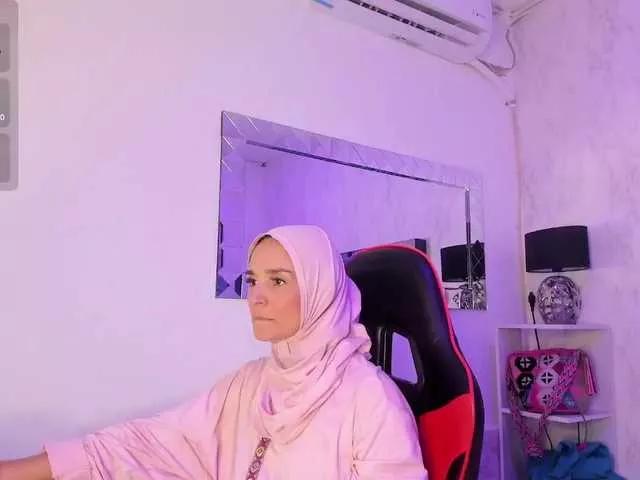 IrisKarimm from BongaCams