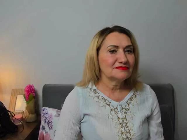 Discover our girls online shows and discover the company of countless livestreamers, with stunning shapes, sex toys and more.