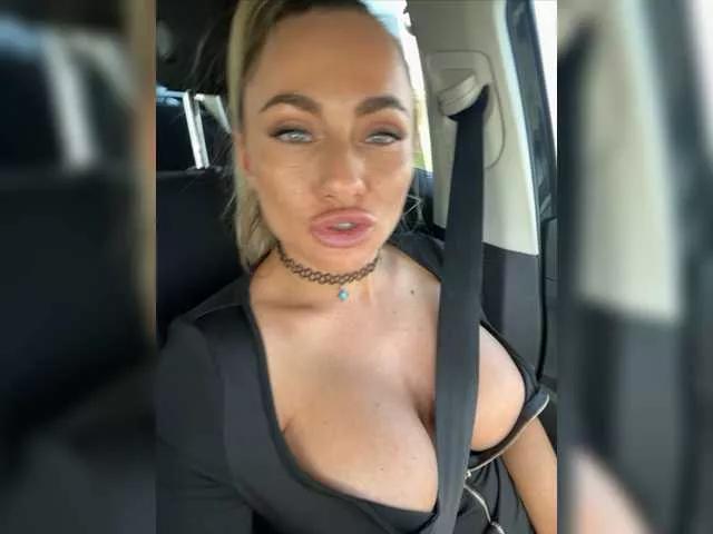 Isizzu-TOP from BongaCams