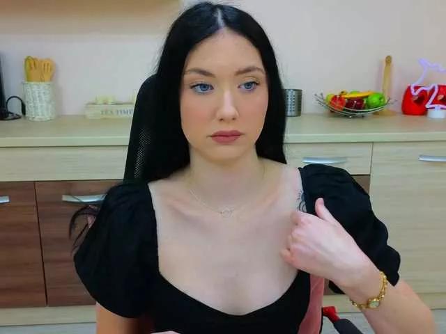 Discover our girls online shows and discover the company of countless livestreamers, with stunning shapes, sex toys and more.