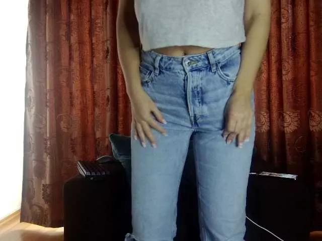 Discover our girls online shows and discover the company of countless livestreamers, with stunning shapes, sex toys and more.