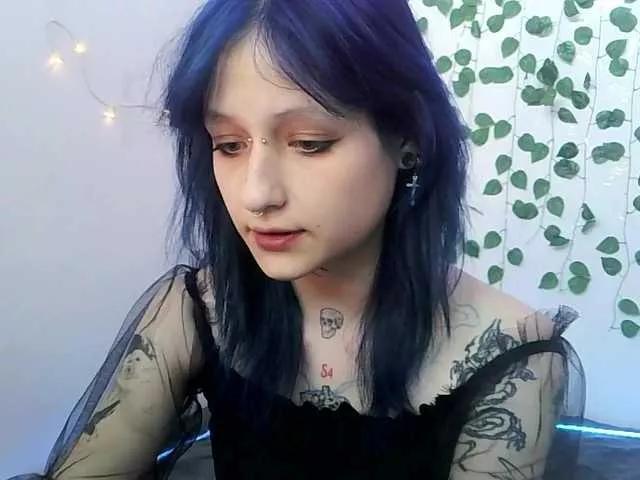 Discover our girls online shows and discover the company of countless livestreamers, with stunning shapes, sex toys and more.