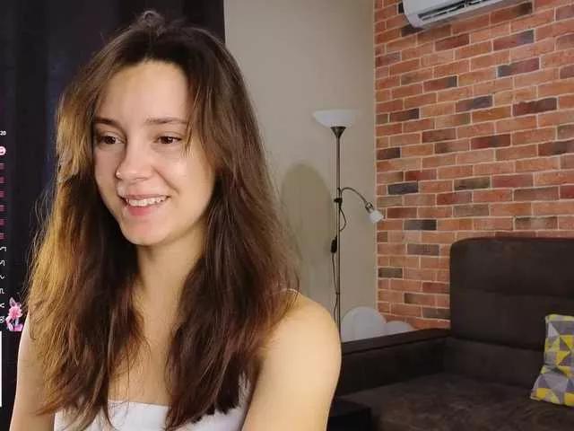Discover our girls online shows and discover the company of countless livestreamers, with stunning shapes, sex toys and more.