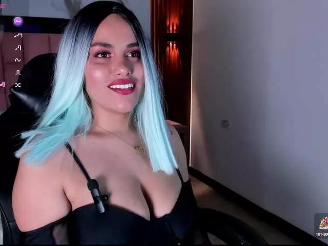 Discover our girls online shows and discover the company of countless livestreamers, with stunning shapes, sex toys and more.