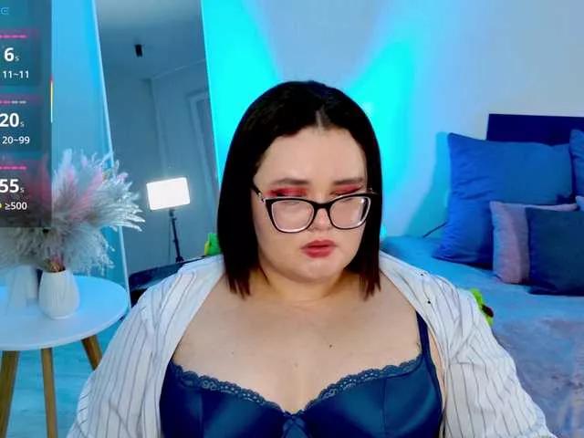 Discover our girls online shows and discover the company of countless livestreamers, with stunning shapes, sex toys and more.
