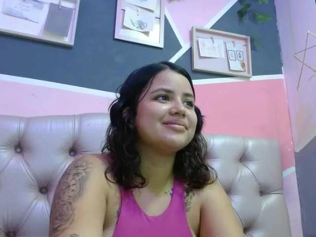 Discover our girls online shows and discover the company of countless livestreamers, with stunning shapes, sex toys and more.