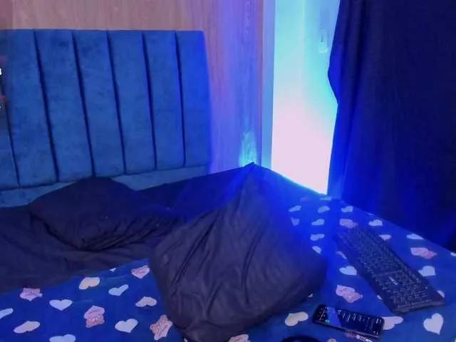 Discover our girls online shows and discover the company of countless livestreamers, with stunning shapes, sex toys and more.