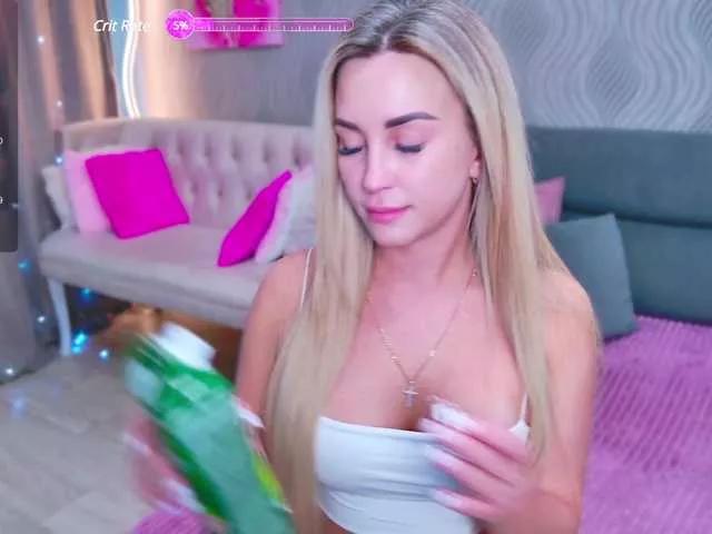 Discover our girls online shows and discover the company of countless livestreamers, with stunning shapes, sex toys and more.