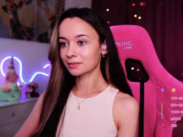 Discover our girls online shows and discover the company of countless livestreamers, with stunning shapes, sex toys and more.