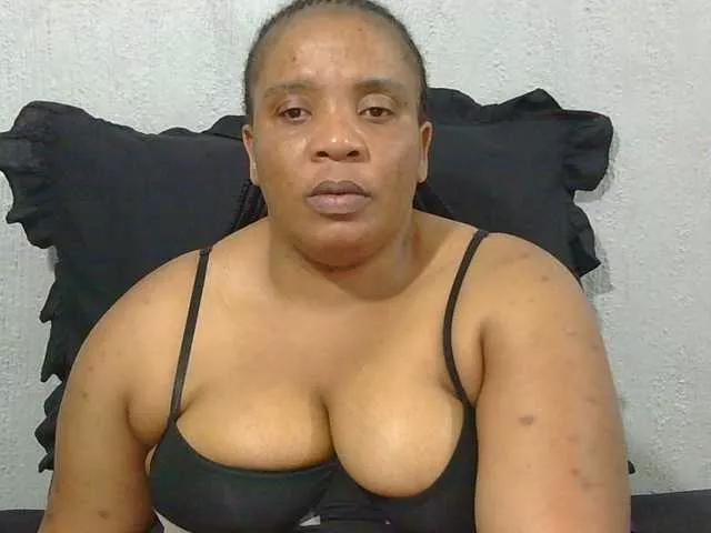 JuicyLucyxx from BongaCams is Freechat