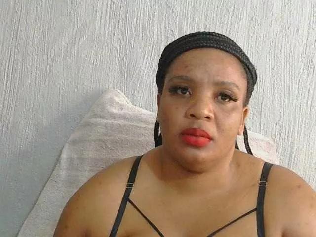 JuicyLucyxx from BongaCams is Freechat