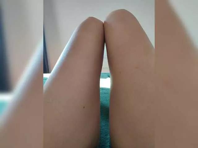 Julli21 from BongaCams