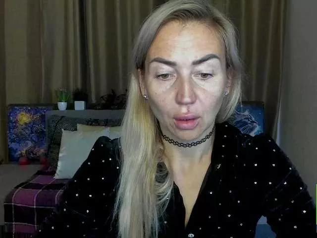 Jullyblondkiss from BongaCams is Freechat