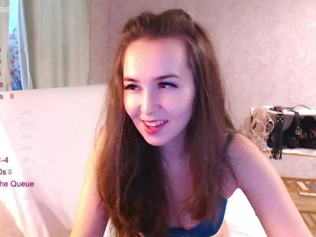 Discover our girls online shows and discover the company of countless livestreamers, with stunning shapes, sex toys and more.