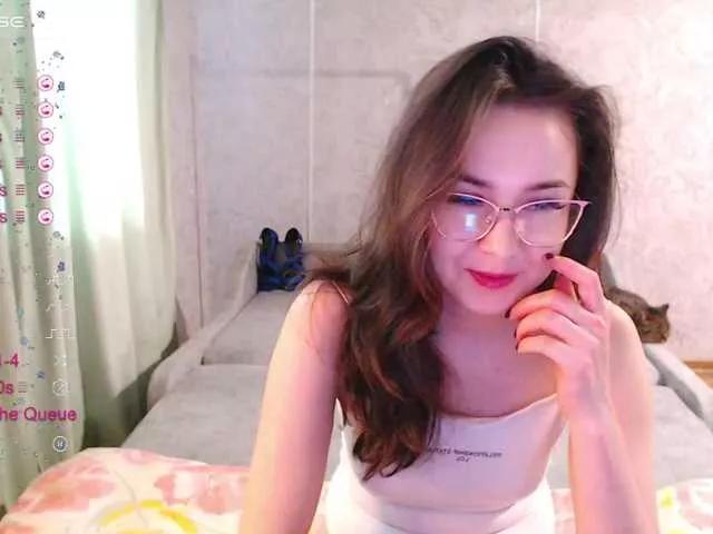 Discover our girls online shows and discover the company of countless livestreamers, with stunning shapes, sex toys and more.