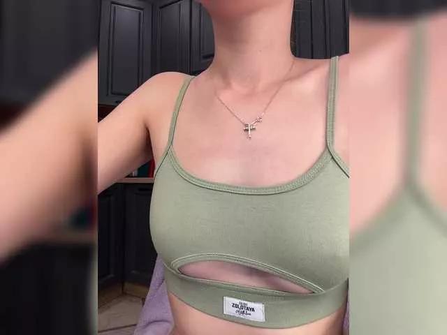 Discover our girls online shows and discover the company of countless livestreamers, with stunning shapes, sex toys and more.