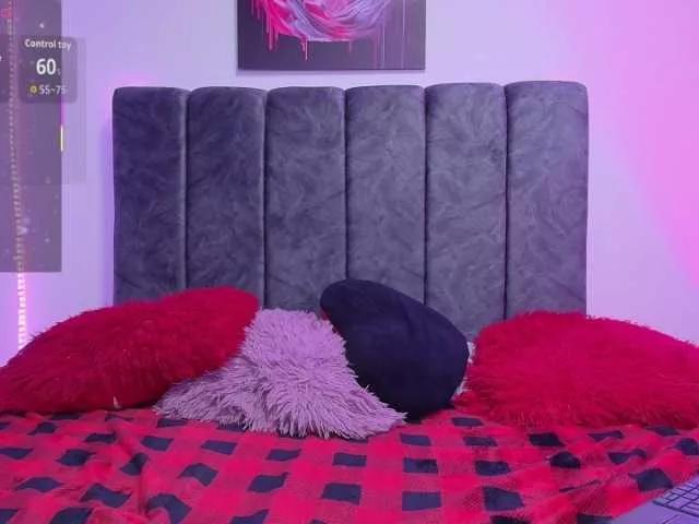 Discover our girls online shows and discover the company of countless livestreamers, with stunning shapes, sex toys and more.